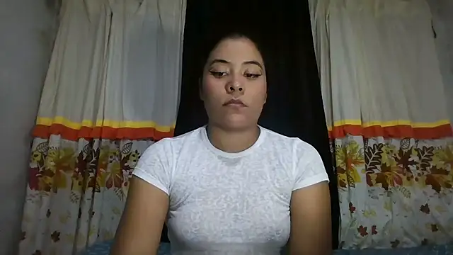 Snapshot of Iris___ chatting on 10/18/25, 07:32 Iris online show from 10/18/25, 07:32