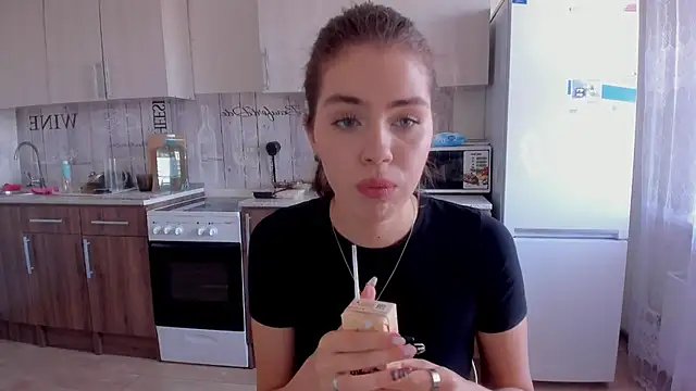 Snapshot of Kitty_Mila chatting on 09/10/25, 08:57 Kitty Mila online show from 09/10/25, 08:57