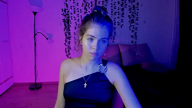 Snapshot of Kitty_Mila chatting on 10/16/25, 11:40 Kitty Mila online show from 10/16/25, 11:40