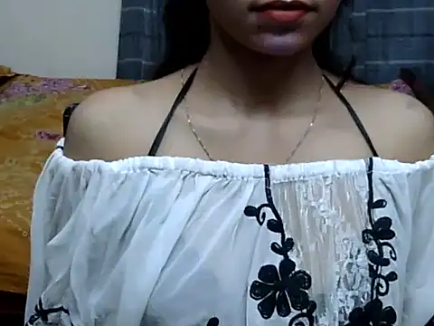 AlisaPari2007 online show from 09/10/25, 06:18