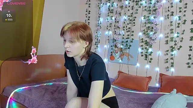 AudreyyKim online show from 11/27/25, 08:04