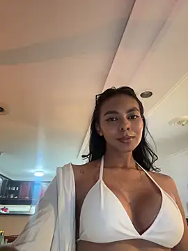 GiorgiaLuxee online show from 11/28/25, 10:54