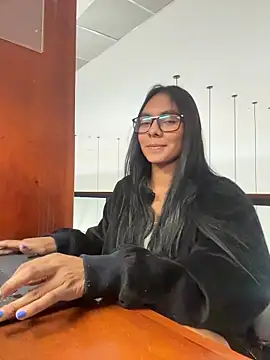 GiorgiaLuxee online show from 11/12/25, 08:56