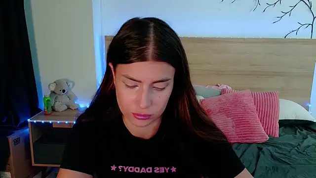 Snapshot of Bella_Davis_love chatting on 12/13/25, 08:04 Bella Davis love online show from 12/13/25, 08:04