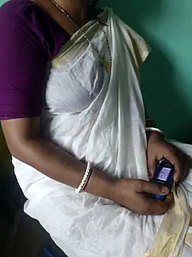 Snapshot of desi_boudi87 chatting on 04/29/26, 11:03 desi boudi87 online show from 04/29/26, 11:03
