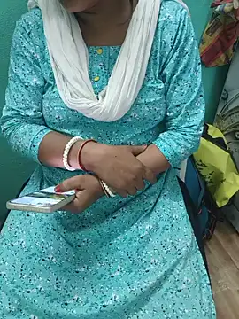 Snapshot of desi_boudi87 chatting on 05/13/26, 05:25 desi boudi87 online show from 05/13/26, 05:25
