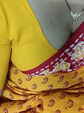 Snapshot of desi_boudi87 chatting on 04/21/26, 03:29 desi boudi87 online show from 04/21/26, 03:29