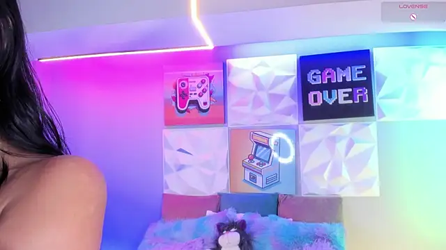 LindaWz  online show from 11/18/25, 04:27