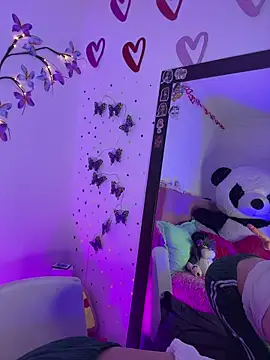 LindaWz  online show from 04/12/26, 07:55