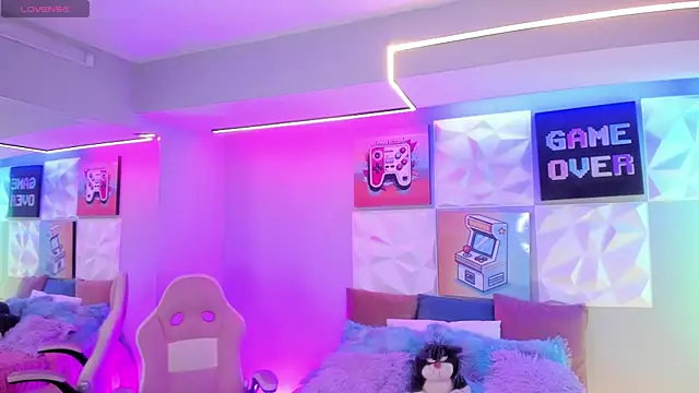 LindaWz  online show from 11/16/25, 04:39