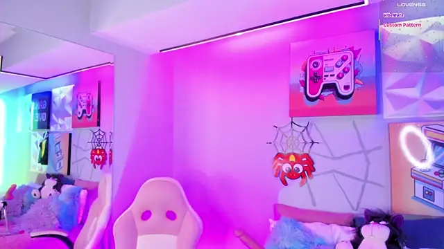 LindaWz  online show from 10/31/25, 06:32