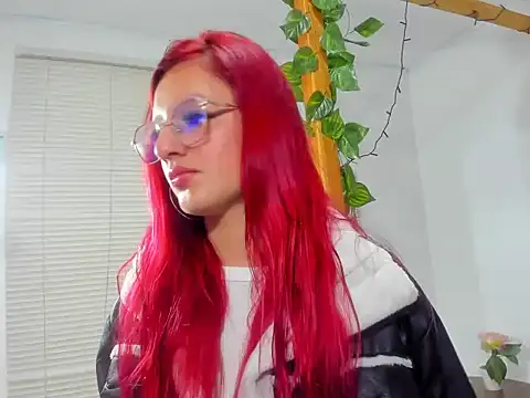 Vaiiolett  online show from 11/25/25, 12:27