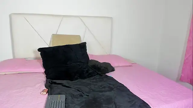 Snapshot of _Wandaa_ chatting on 09/18/25, 04:59  Wandaa  online show from 09/18/25, 04:59