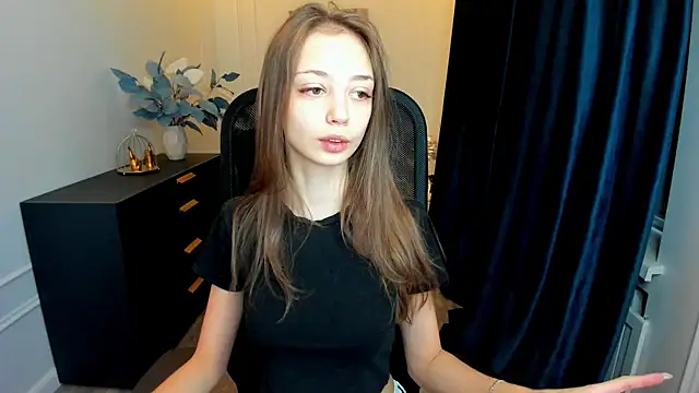 Snapshot of EmilyGraydis chatting on 09/27/25, 04:18 EmilyGraydis online show from 09/27/25, 04:18