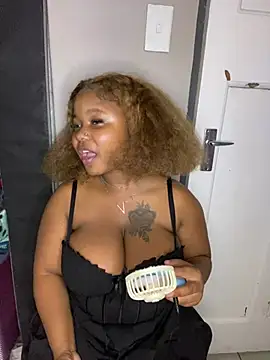 JuicyMellow21 online show from 02/11/26, 10:31