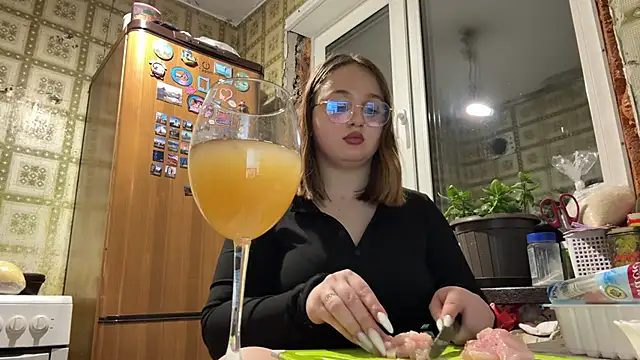 IvyGlimpse online show from 10/13/25, 06:09