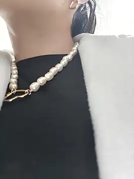 CHARLOTTE  05 online show from 11/14/25, 12:09