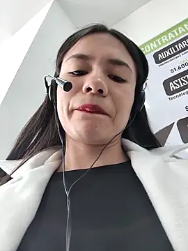 CHARLOTTE  05 online show from 11/08/25, 01:25