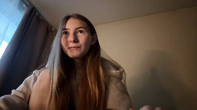 Snapshot of Nymera_flare chatting on 11/27/25, 06:25 Nymera flare online show from 11/27/25, 06:25