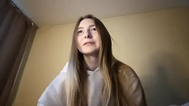 Snapshot of Nymera_flare chatting on 11/28/25, 06:24 Nymera flare online show from 11/28/25, 06:24