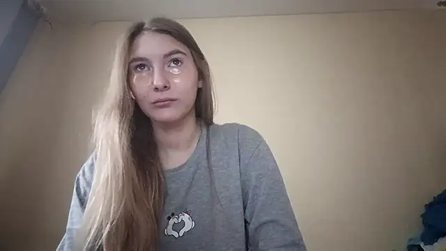 Snapshot of Nymera_flare chatting on 11/11/25, 06:30 Nymera flare online show from 11/11/25, 06:30