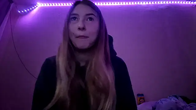 Snapshot of Nymera_flare chatting on 11/18/25, 06:39 Nymera flare online show from 11/18/25, 06:39