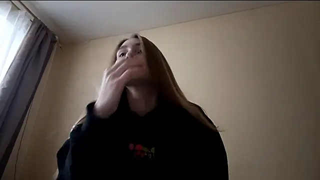 Snapshot of Nymera_flare chatting on 11/21/25, 06:56 Nymera flare online show from 11/21/25, 06:56