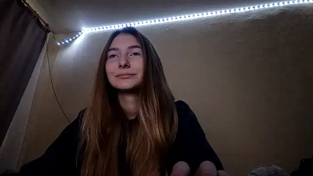 Snapshot of Nymera_flare chatting on 11/19/25, 06:46 Nymera flare online show from 11/19/25, 06:46