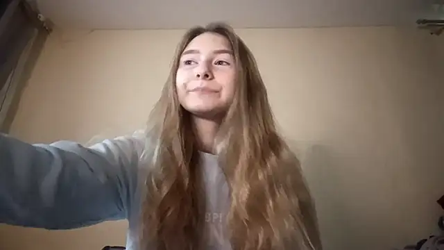 Snapshot of Nymera_flare chatting on 12/05/25, 06:45 Nymera flare online show from 12/05/25, 06:45