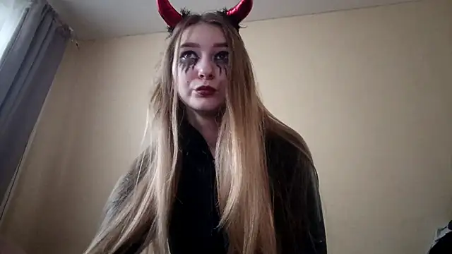 Snapshot of Nymera_flare chatting on 11/12/25, 06:39 Nymera flare online show from 11/12/25, 06:39