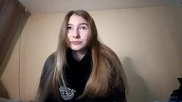 Snapshot of Nymera_flare chatting on 12/17/25, 06:07 Nymera flare online show from 12/17/25, 06:07