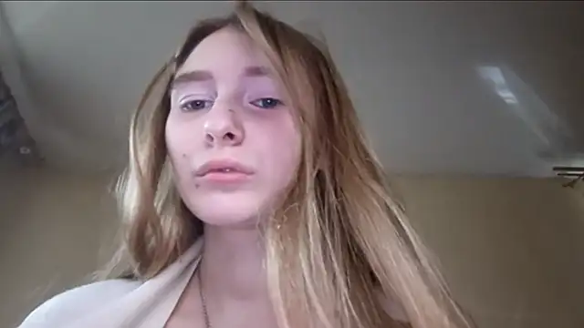 Snapshot of Nymera_flare chatting on 10/22/25, 06:46 Nymera flare online show from 10/22/25, 06:46