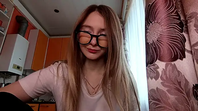 Snapshot of Nymera_flare chatting on 10/30/25, 07:17 Nymera flare online show from 10/30/25, 07:17