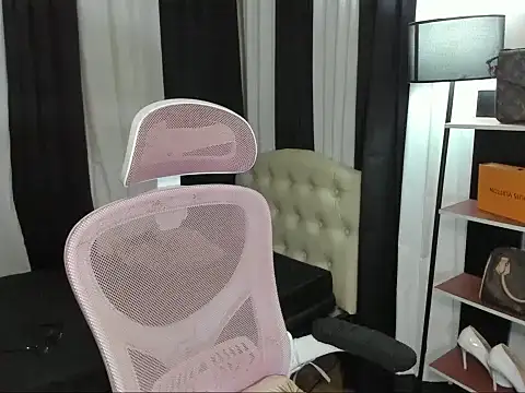 Seductive Margaux online show from 11/07/25, 07:07