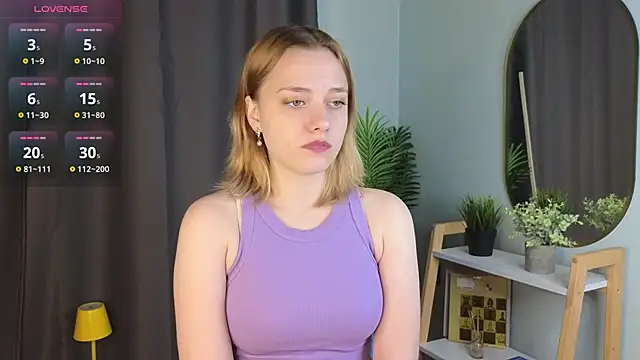 HollieCollelo online show from 10/15/25, 03:05