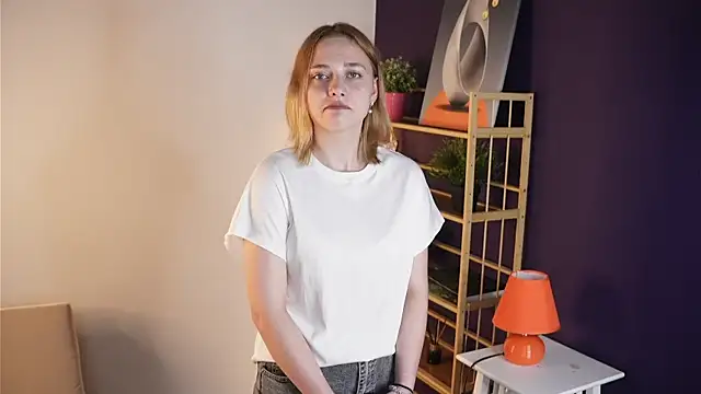 HollieCollelo online show from 09/09/25, 04:00