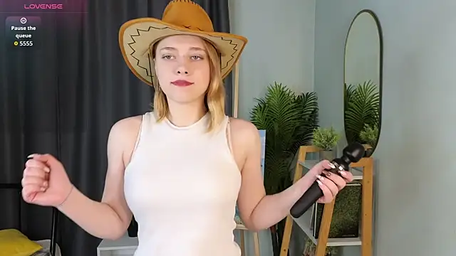 HollieCollelo online show from 11/06/25, 03:21