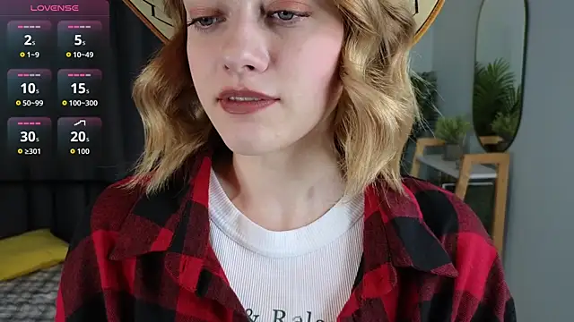 HollieCollelo online show from 11/02/25, 03:11