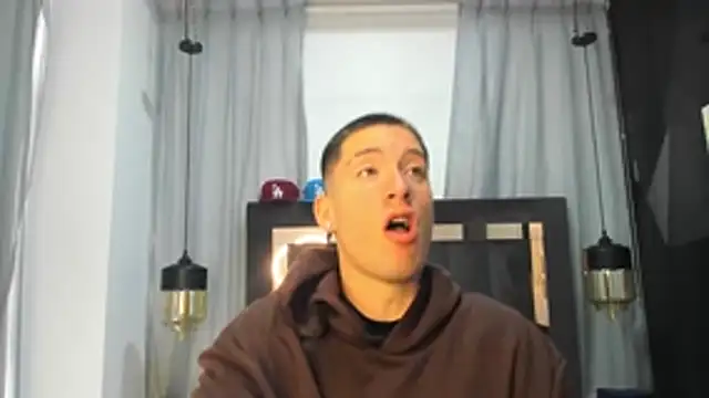 Snapshot of HunterHeat_ chatting on 04/09/26, 12:44 HunterHeat online show from 04/09/26, 12:44