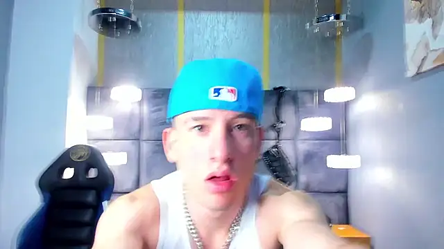 Snapshot of HunterHeat_ chatting on 03/11/26, 12:21 HunterHeat online show from 03/11/26, 12:21