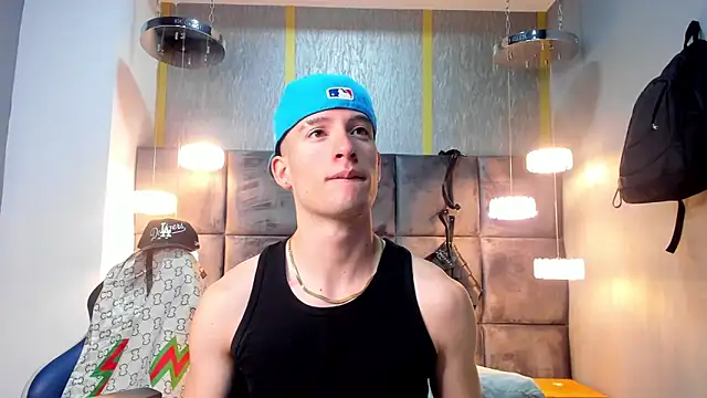 Snapshot of HunterHeat_ chatting on 03/16/26, 12:09 HunterHeat online show from 03/16/26, 12:09