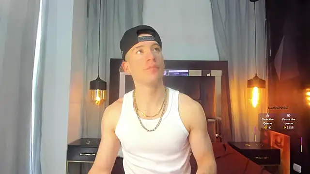 HunterHeat  online show from 12/14/25, 06:02