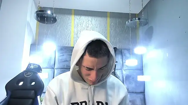 Snapshot of HunterHeat_ chatting on 03/19/26, 12:05 HunterHeat online show from 03/19/26, 12:05