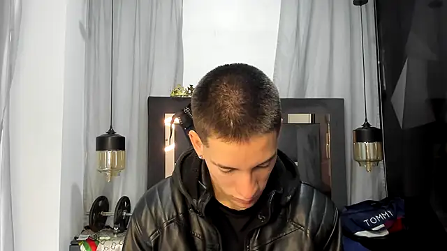 Snapshot of HunterHeat_ chatting on 04/12/26, 01:03 HunterHeat online show from 04/12/26, 01:03