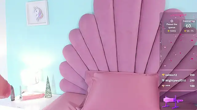 emma clarke  online show from 12/18/25, 04:06