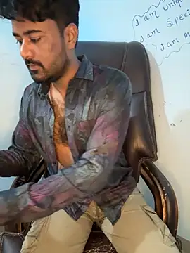 Snapshot of MeekBatgirl chatting on 10/28/25, 05:29 MeekBatgirl online show from 10/28/25, 05:29