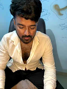 Snapshot of MeekBatgirl chatting on 10/28/25, 05:34 MeekBatgirl online show from 10/28/25, 05:34