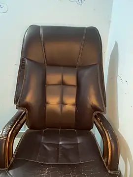 Snapshot of MeekBatgirl chatting on 10/08/25, 04:08 MeekBatgirl online show from 10/08/25, 04:08