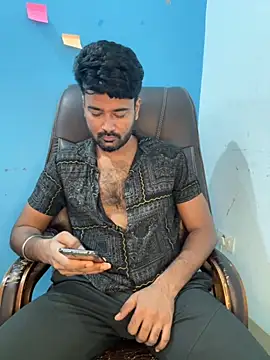 Snapshot of MeekBatgirl chatting on 10/13/25, 04:58 MeekBatgirl online show from 10/13/25, 04:58