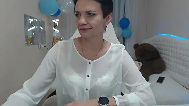 AvaSaturnian online show from 09/28/25, 12:12